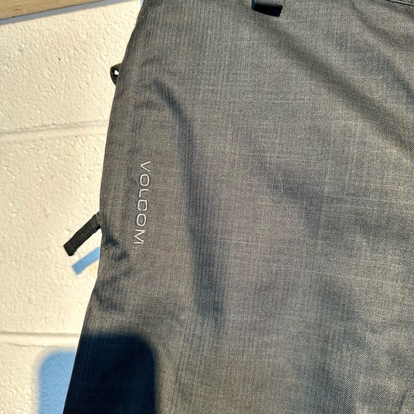 Volcom men’s Tight Series snow pants, black, 8k waterproof, sleek design. - Picture 3 of 9